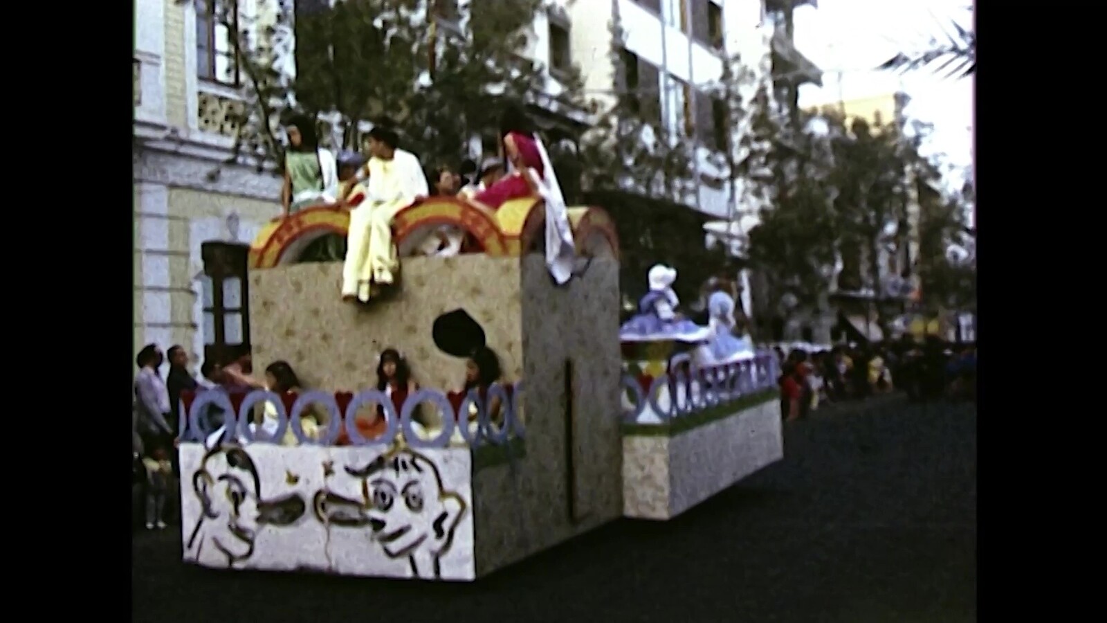 Coso infantil en Arrecife (c. 1970) en VIDEOS 