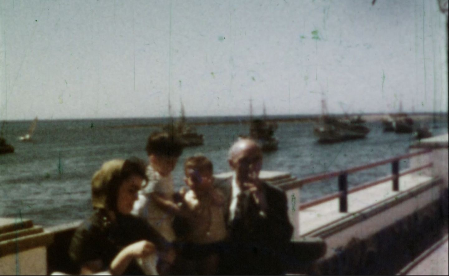 Familia en el parque viejo de Arrecife (1964) en VIDEOS 