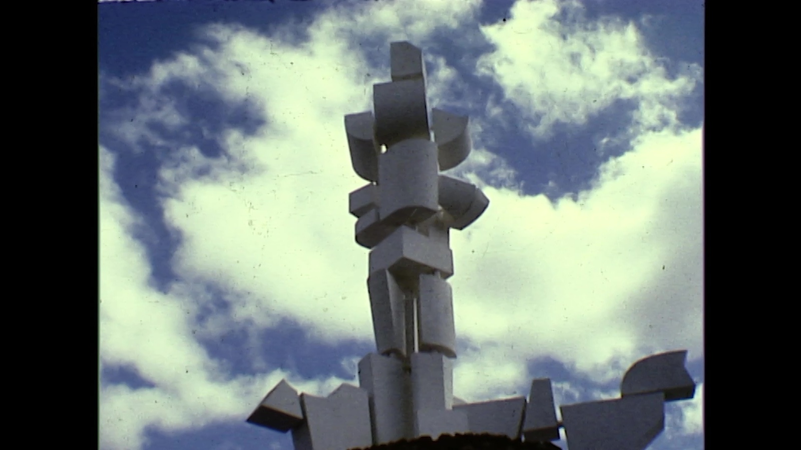 Visita al Monumento al Campesino (c. 1975) en VIDEOS 